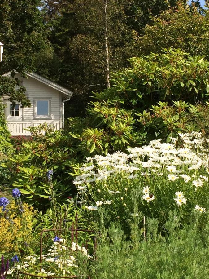 Stuga I Naturskoent Omrade Pa Vaestra Tjoern Saby Exterior foto
